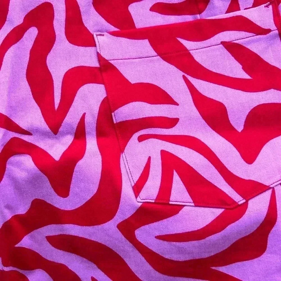 Spanx On The Go Print 4 Inch Shorts - Picture 6 of 6